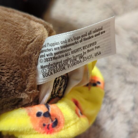 Pound Puppies Lot of 2, Brown long ear, Black Short Ear Hasbro with book - Picture 8 of 8